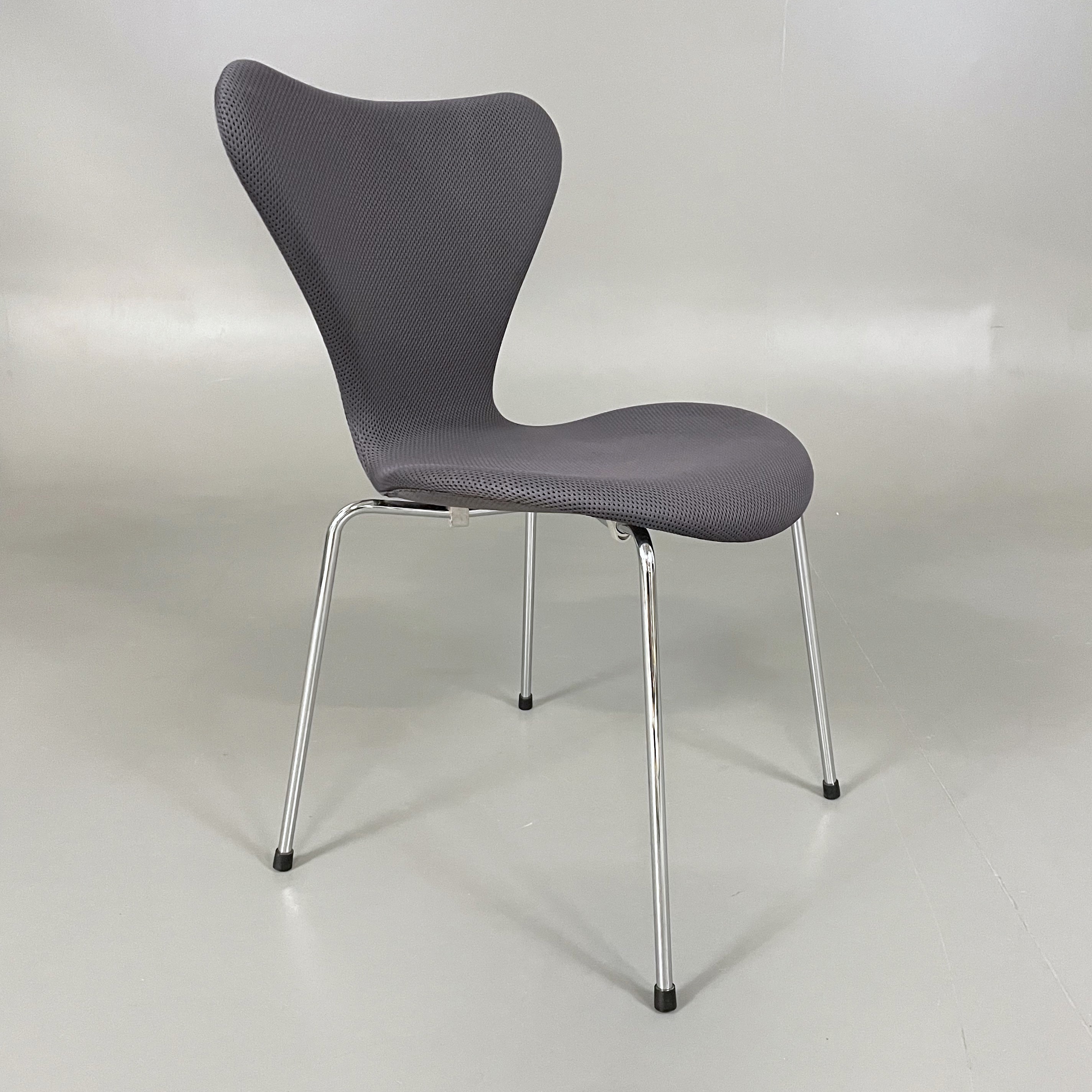 Stol Sjuan Fritz Hansen Arne Jacobsen Auktion rekomoauctions.se