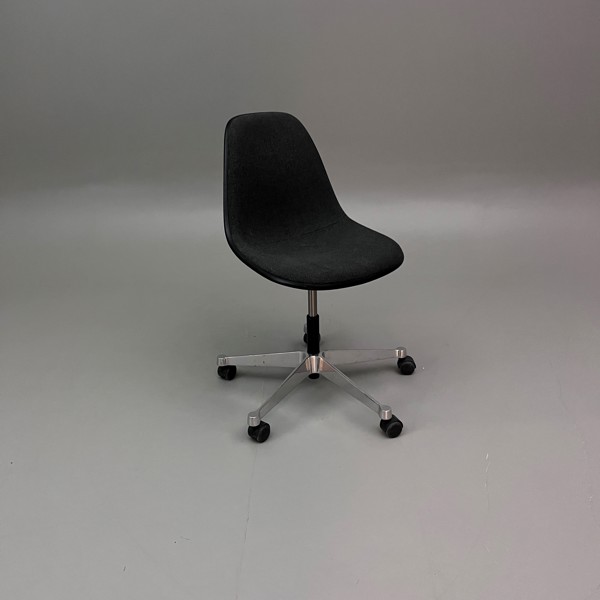 Kontorsstol Vitra Eames Plastic Side Chair PSCC _9a_8dc135264ded017_lg.jpeg